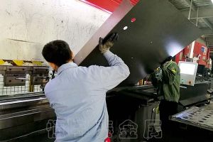廣州鈑金折彎加工廠家，【恒宇泰金屬】10臺數控折彎設備0.1MM精度保障