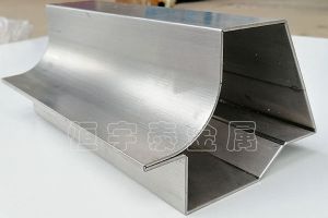 激光切割鈑金折彎加工廠，【恒宇泰金屬】不銹鋼折彎加工的注意事項(xiàng)