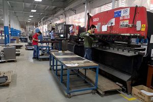 不銹鋼板材的折彎加工在工業生產中具有廣泛的應用