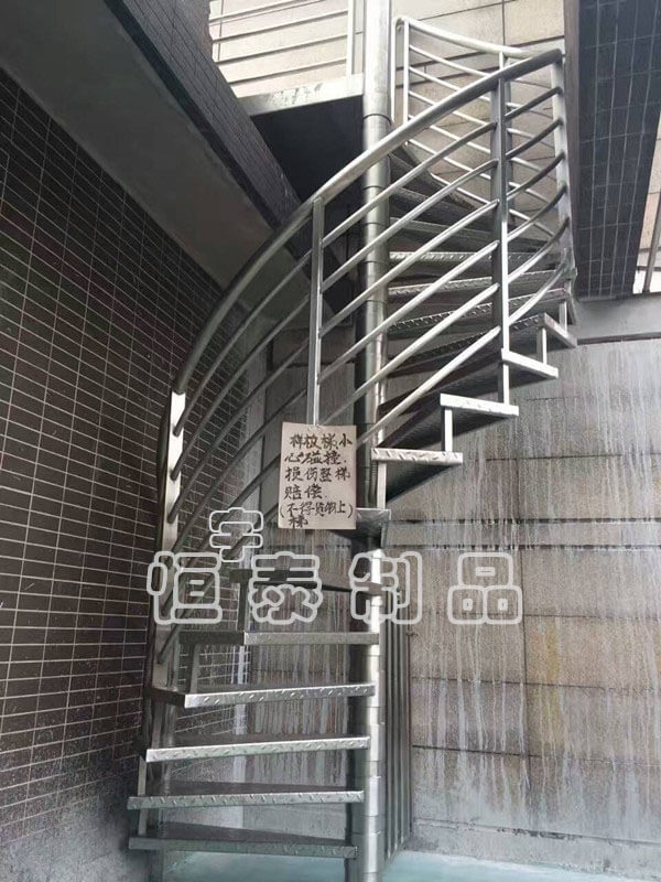 對不銹鋼制成的扶手進行表面維護