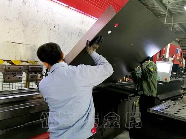 進行不銹鋼折彎加工時需要注意的細節